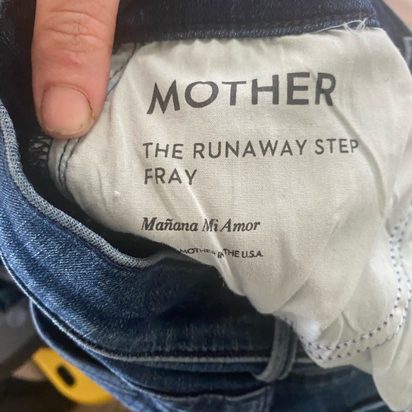 Mother The Runaway Step Fray Flare Jeans in Mañana Mi Amor Dark Wash Size 26 - Picture 12 of 14